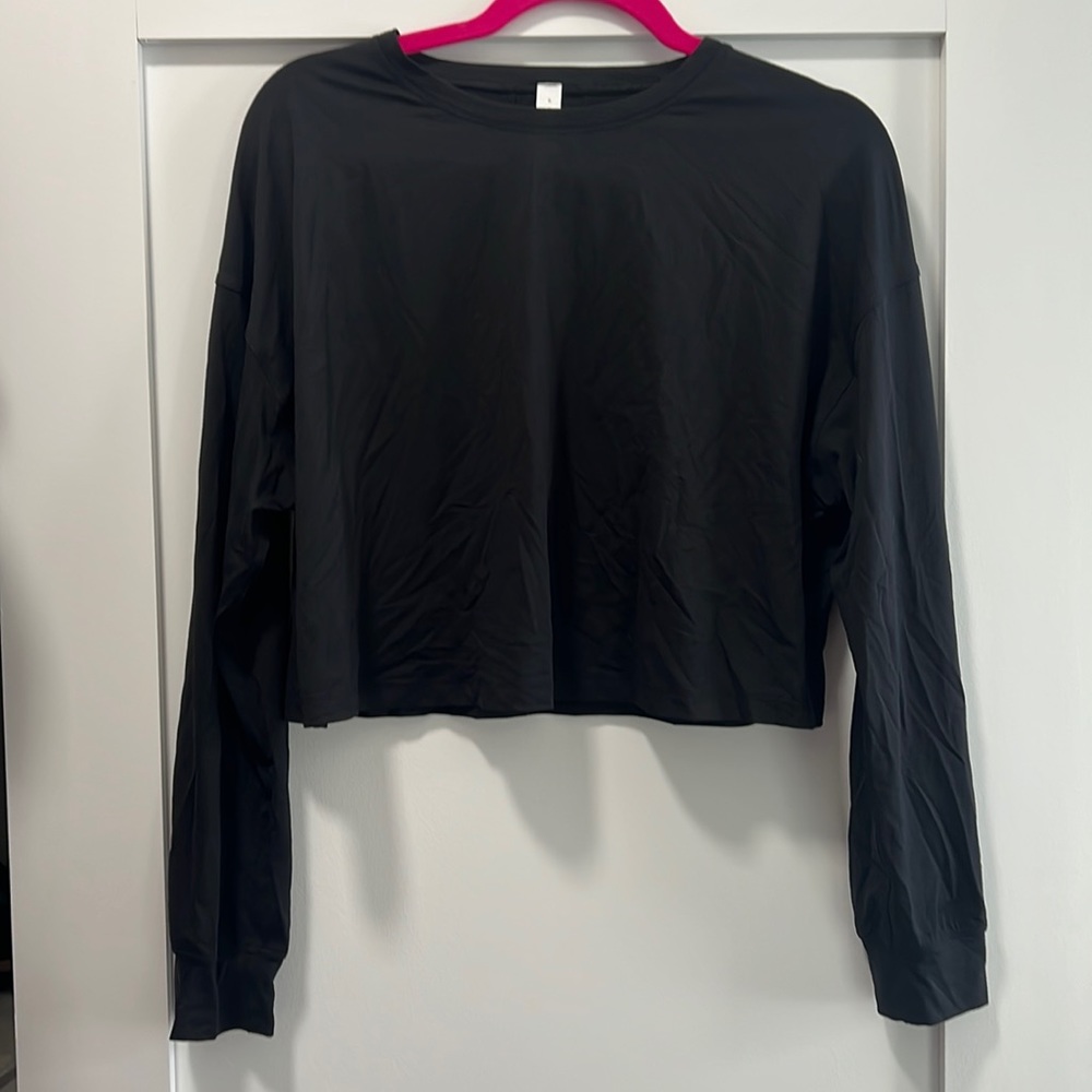 Black Lululemon cropped shirt size 8